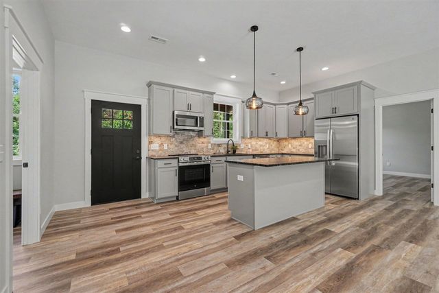 74777 Ridgeway Drive, Lawton, MI 49065