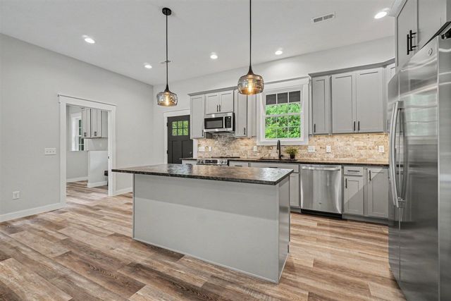 74777 Ridgeway Drive, Lawton, MI 49065