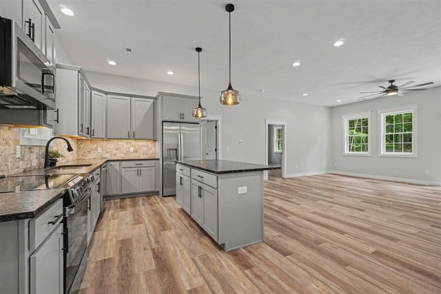 74777 Ridgeway Drive, Lawton, MI 49065