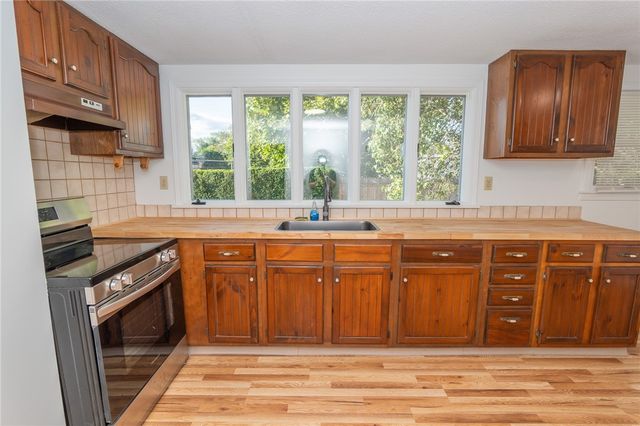 137 Kingstown Road, Narragansett, RI 02882