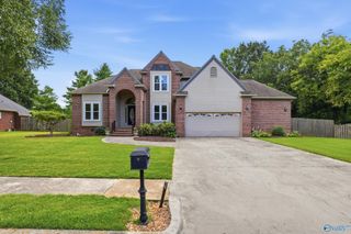 141 Cheval Blvd SE, Brownsboro, AL 35741