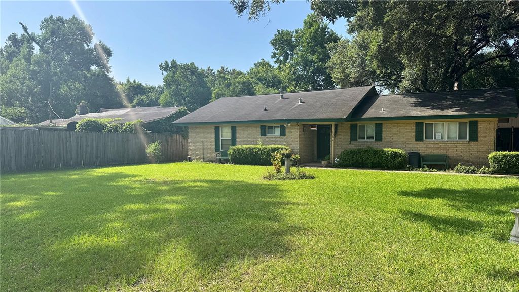 1507 Edgewood Street, Liberty, TX 77575