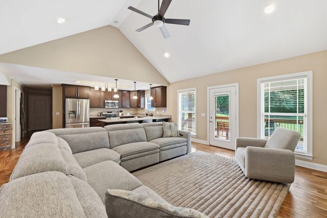 1725 Green Pond Road, Soddy Daisy, TN 37379