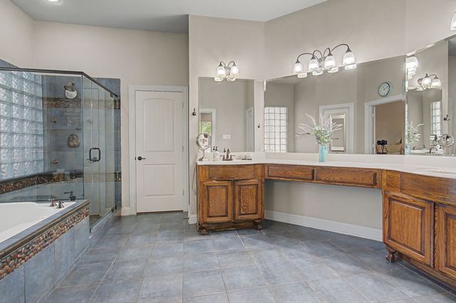 953 Spring Creek Drive, Grapevine, TX 76051