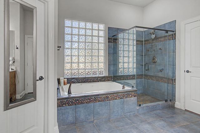 953 Spring Creek Drive, Grapevine, TX 76051