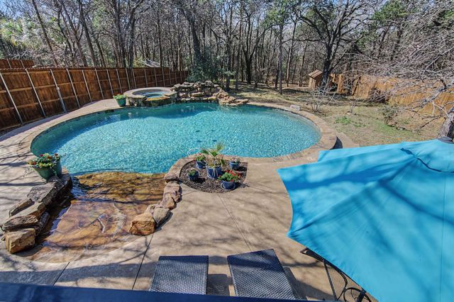 953 Spring Creek Drive, Grapevine, TX 76051