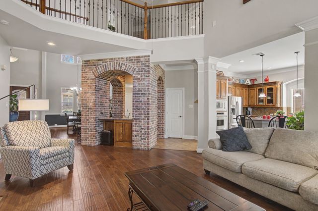 953 Spring Creek Drive, Grapevine, TX 76051