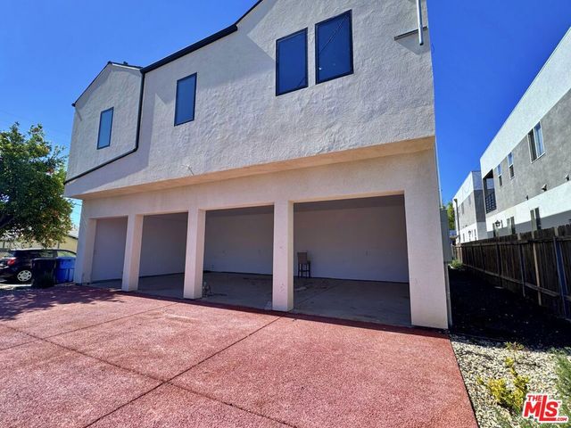 5622 Willowcrest Avenue, North Hollywood, CA 91601