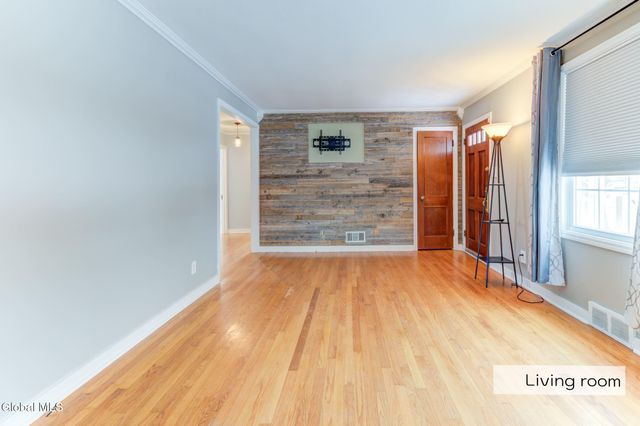 43 Sherwood Avenue, East Greenbush, NY 12144