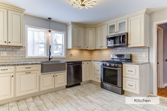 43 Sherwood Avenue, East Greenbush, NY 12144