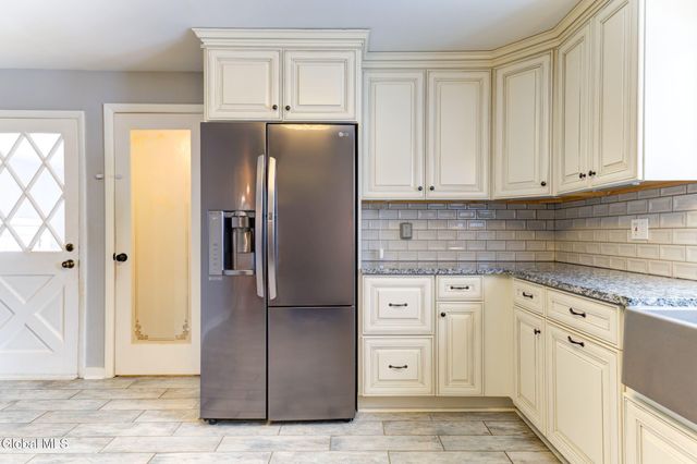 43 Sherwood Avenue, East Greenbush, NY 12144