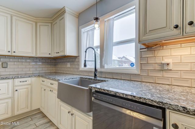 43 Sherwood Avenue, East Greenbush, NY 12144