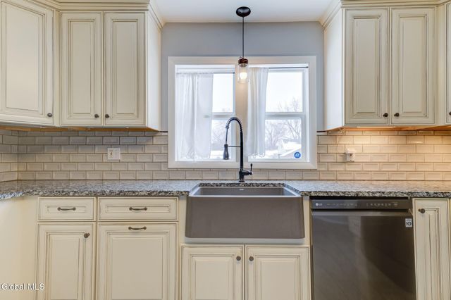 43 Sherwood Avenue, East Greenbush, NY 12144