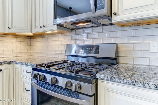 43 Sherwood Avenue, East Greenbush, NY 12144