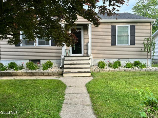 43 Sherwood Avenue, East Greenbush, NY 12144