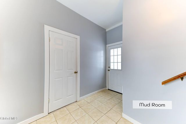 43 Sherwood Avenue, East Greenbush, NY 12144