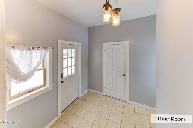 43 Sherwood Avenue, East Greenbush, NY 12144