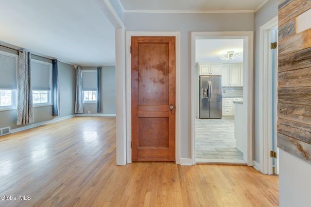 43 Sherwood Avenue, East Greenbush, NY 12144