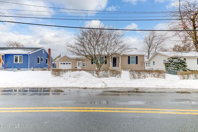 43 Sherwood Avenue, East Greenbush, NY 12144