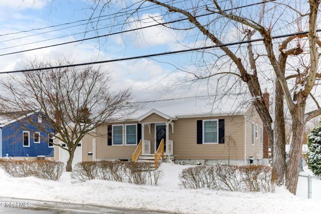 43 Sherwood Avenue, East Greenbush, NY 12144