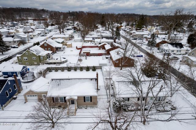 43 Sherwood Avenue, East Greenbush, NY 12144