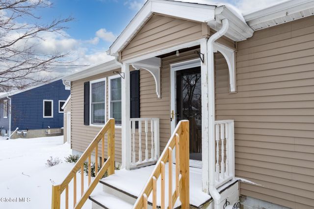 43 Sherwood Avenue, East Greenbush, NY 12144