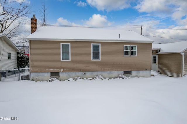 43 Sherwood Avenue, East Greenbush, NY 12144