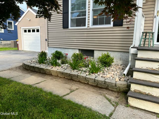 43 Sherwood Avenue, East Greenbush, NY 12144