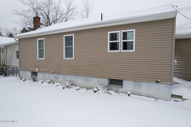 43 Sherwood Avenue, East Greenbush, NY 12144