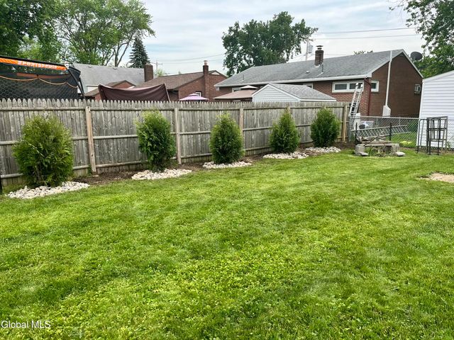 43 Sherwood Avenue, East Greenbush, NY 12144