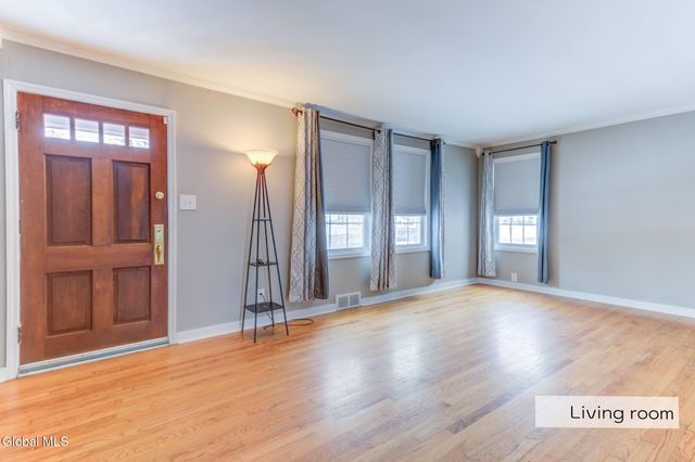 43 Sherwood Avenue, East Greenbush, NY 12144