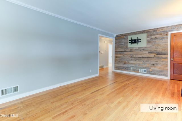 43 Sherwood Avenue, East Greenbush, NY 12144