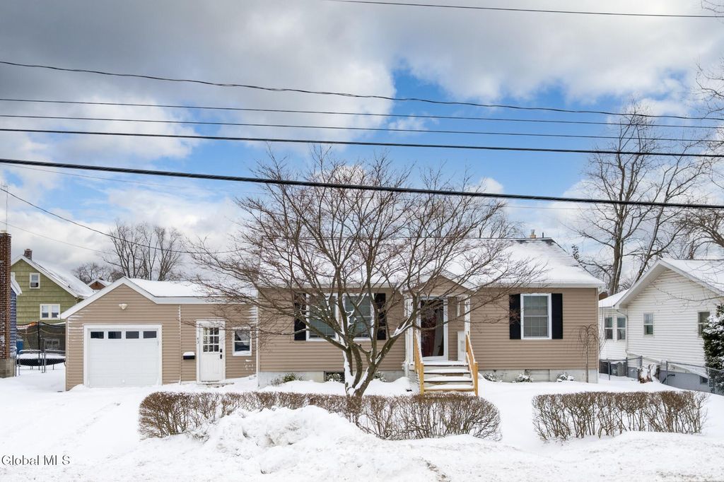 43 Sherwood Avenue, East Greenbush, NY 12144