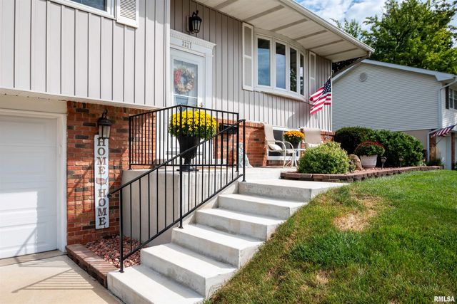 3227 W WILSHIRE Drive, Peoria, IL 61614