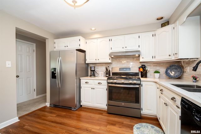 3227 W WILSHIRE Drive, Peoria, IL 61614