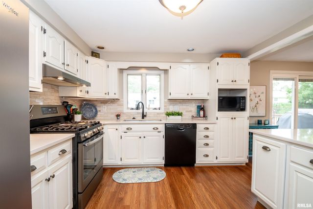 3227 W WILSHIRE Drive, Peoria, IL 61614