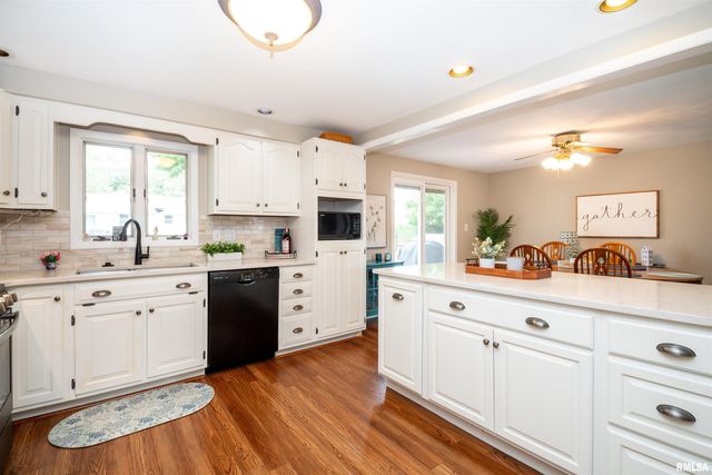 3227 W WILSHIRE Drive, Peoria, IL 61614