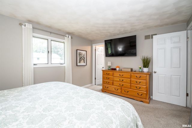 3227 W WILSHIRE Drive, Peoria, IL 61614