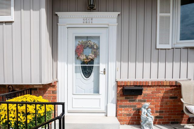 3227 W WILSHIRE Drive, Peoria, IL 61614
