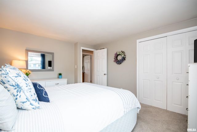 3227 W WILSHIRE Drive, Peoria, IL 61614