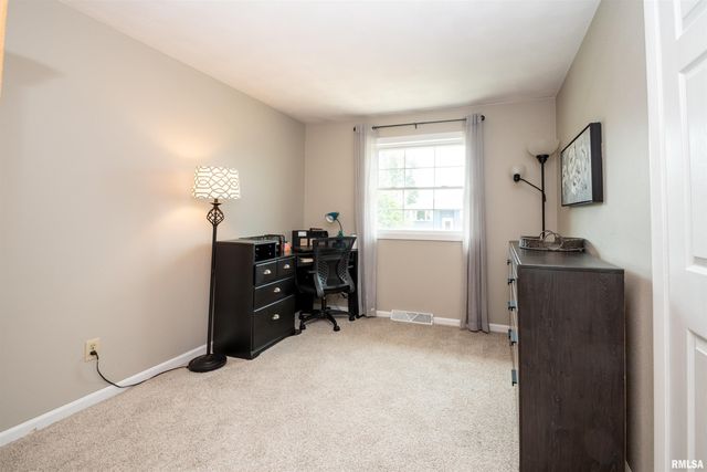 3227 W WILSHIRE Drive, Peoria, IL 61614