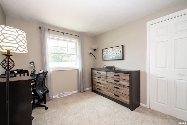 3227 W WILSHIRE Drive, Peoria, IL 61614