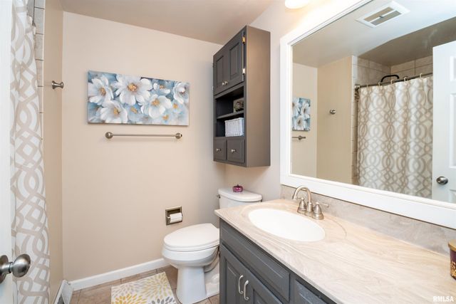 3227 W WILSHIRE Drive, Peoria, IL 61614