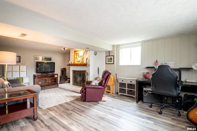 3227 W WILSHIRE Drive, Peoria, IL 61614