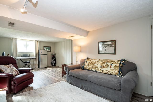 3227 W WILSHIRE Drive, Peoria, IL 61614