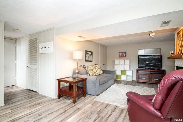 3227 W WILSHIRE Drive, Peoria, IL 61614