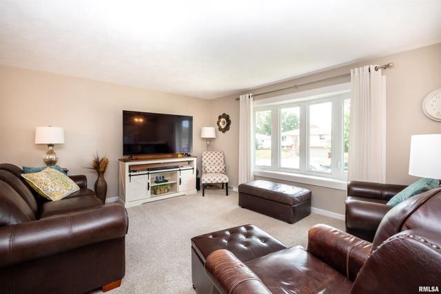 3227 W WILSHIRE Drive, Peoria, IL 61614