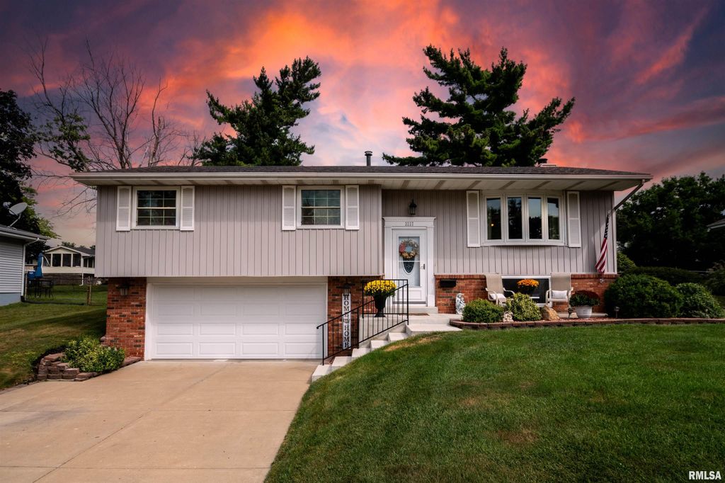 3227 W WILSHIRE Drive, Peoria, IL 61614