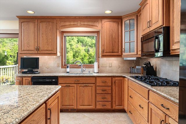 W5373 Boma ROAD, La Crosse, WI 54601