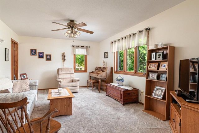 W5373 Boma ROAD, La Crosse, WI 54601